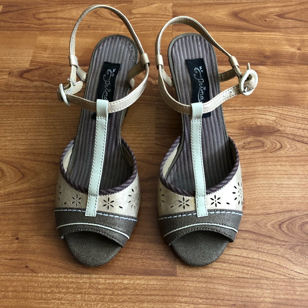 Vintage inspired peep toe wedges